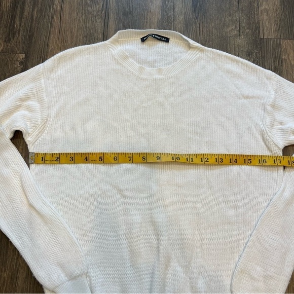Brandi Melville Women’s White Crewneck Long Sleeves Sweater One Size - Picture 5 of 7